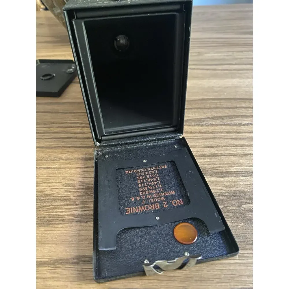Antique 1920s Kodak Brownie No 2 Model F Box Camera